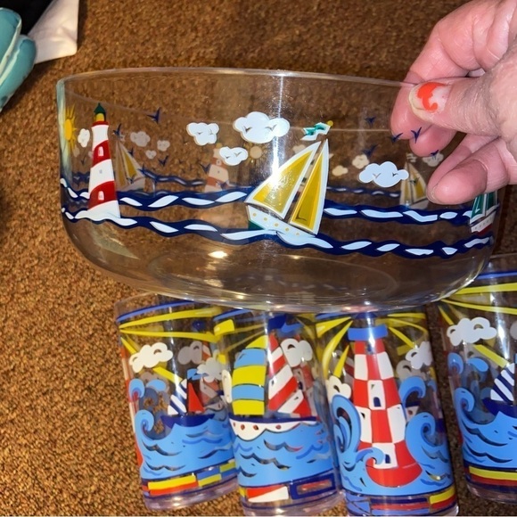 This delightful summer picnic set has four 16-ounce glasses and a 10” wide bowl. - Picture 1 of 6